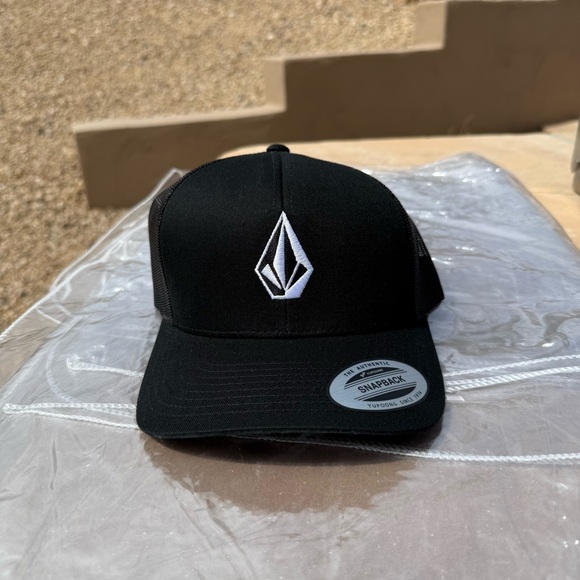 Volcom Other - Volcom NWT Black Snapback FullStone Cheese Hat